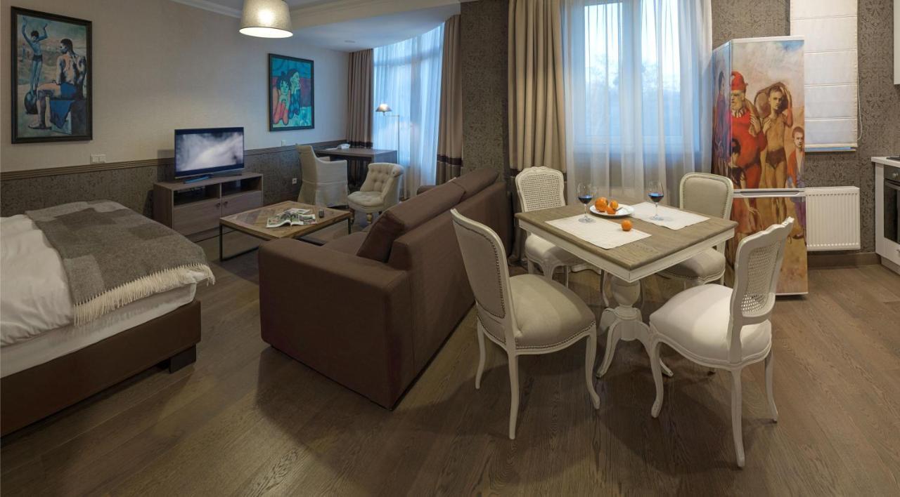 Zentrum Hotel คีชีเนา ภายนอก รูปภาพ